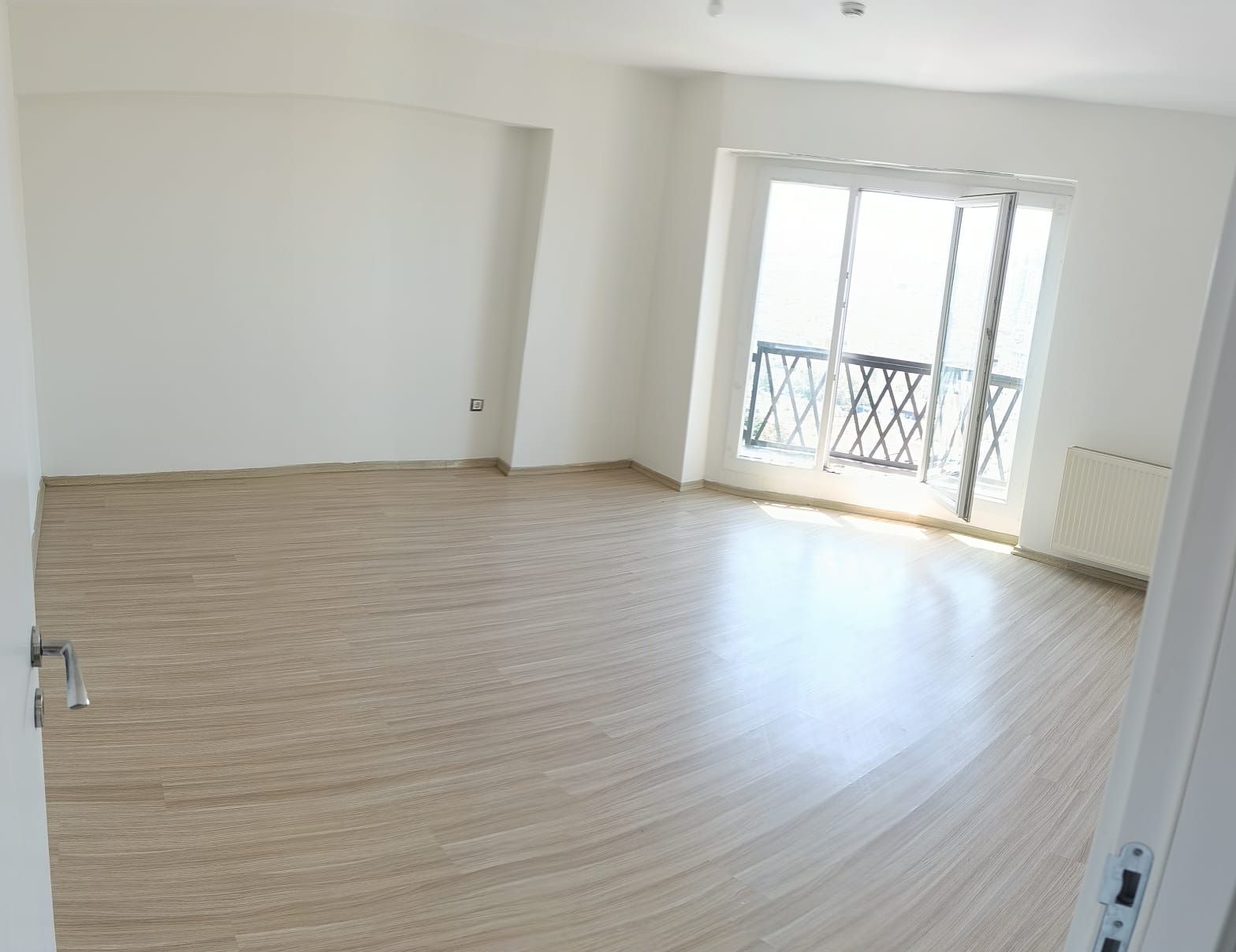 ESENYURT AKTOWERS REZİDANS’TA 2+1 TADİLATLI  SATILIK DAİRE