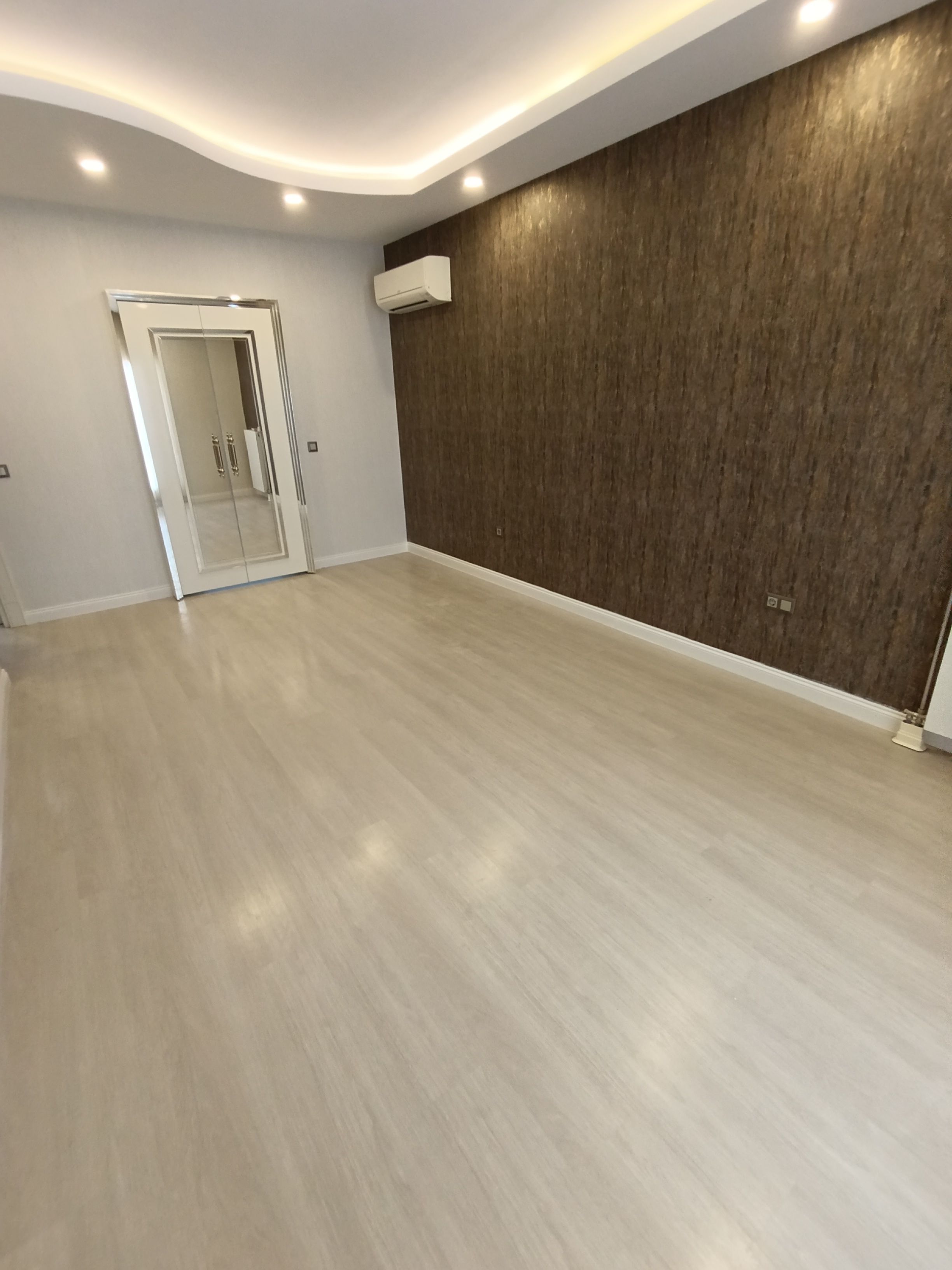 MİHMANDAR SİTESİNDE 4+1 TADİLATLI KİRALIK DAİRE (EYÜP)