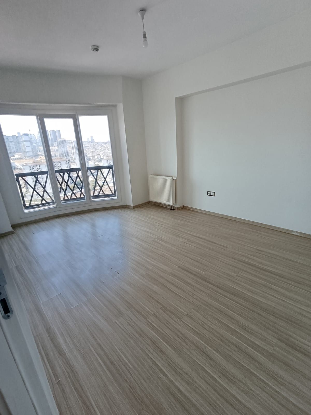 ESENYURT AKTOWERS REZİDANS’TA 2+1 TADİLATLI  SATILIK DAİRE