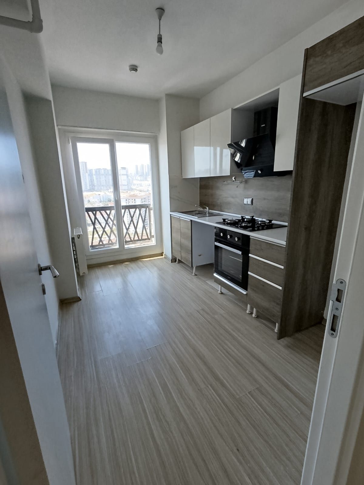 ESENYURT AKTOWERS REZİDANS’TA 2+1 TADİLATLI  SATILIK DAİRE