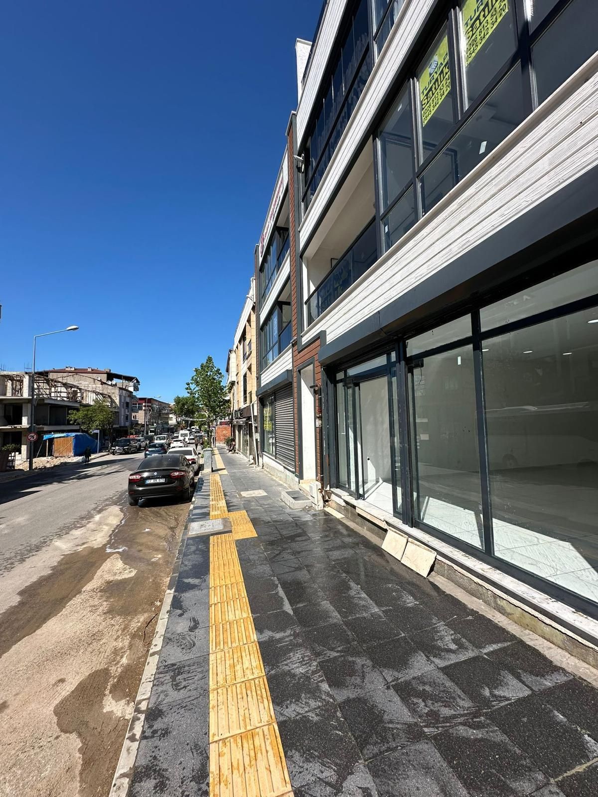 YALOVA MERKEZ’DE ACİL SATILIK CADDE ÜZERİNDE DEPOLU 200+90 M2 OFİS