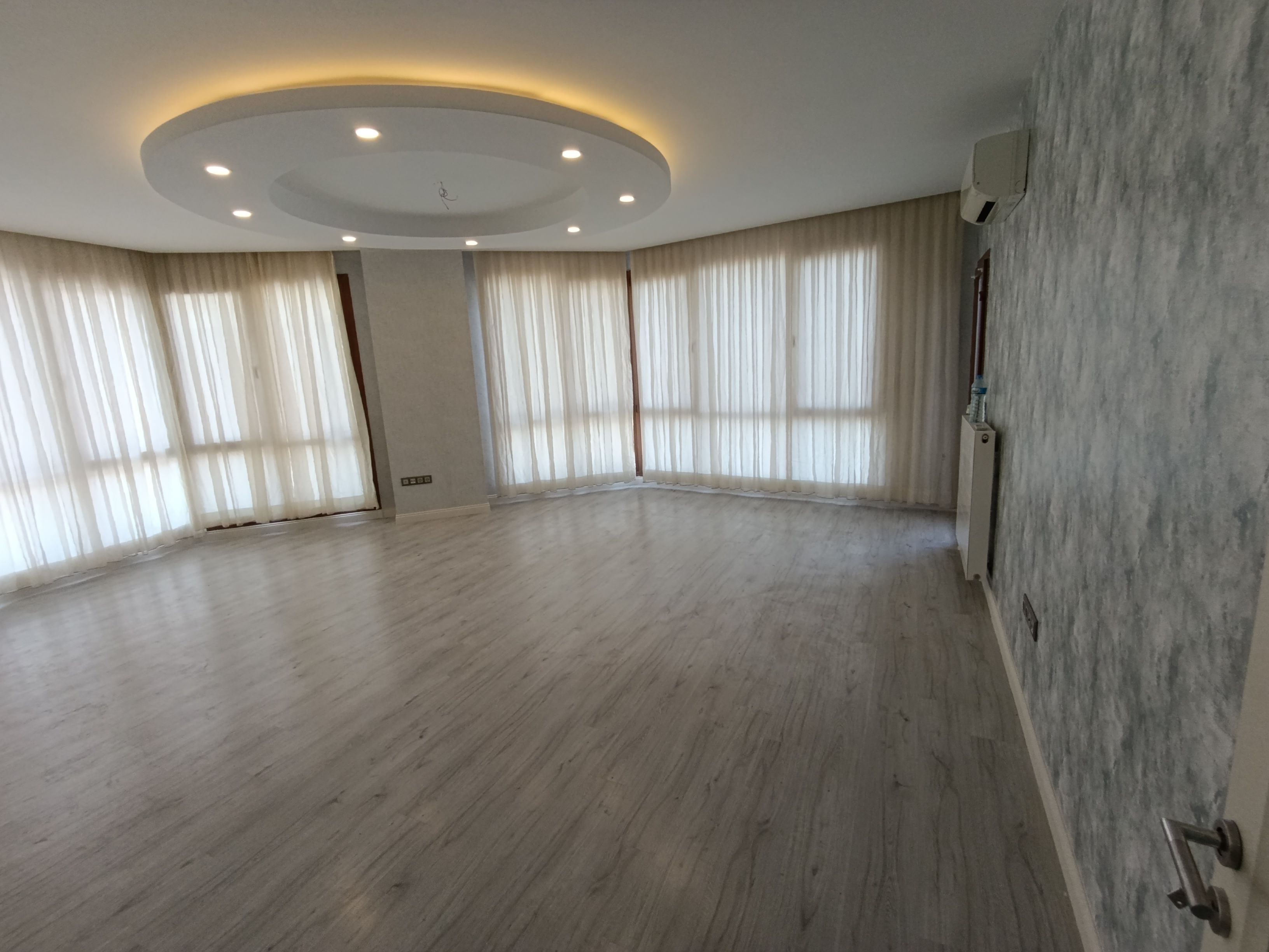 MİHMANDAR SİTESİNDE 4+1 TADİLATLI KİRALIK DAİRE (EYÜP)