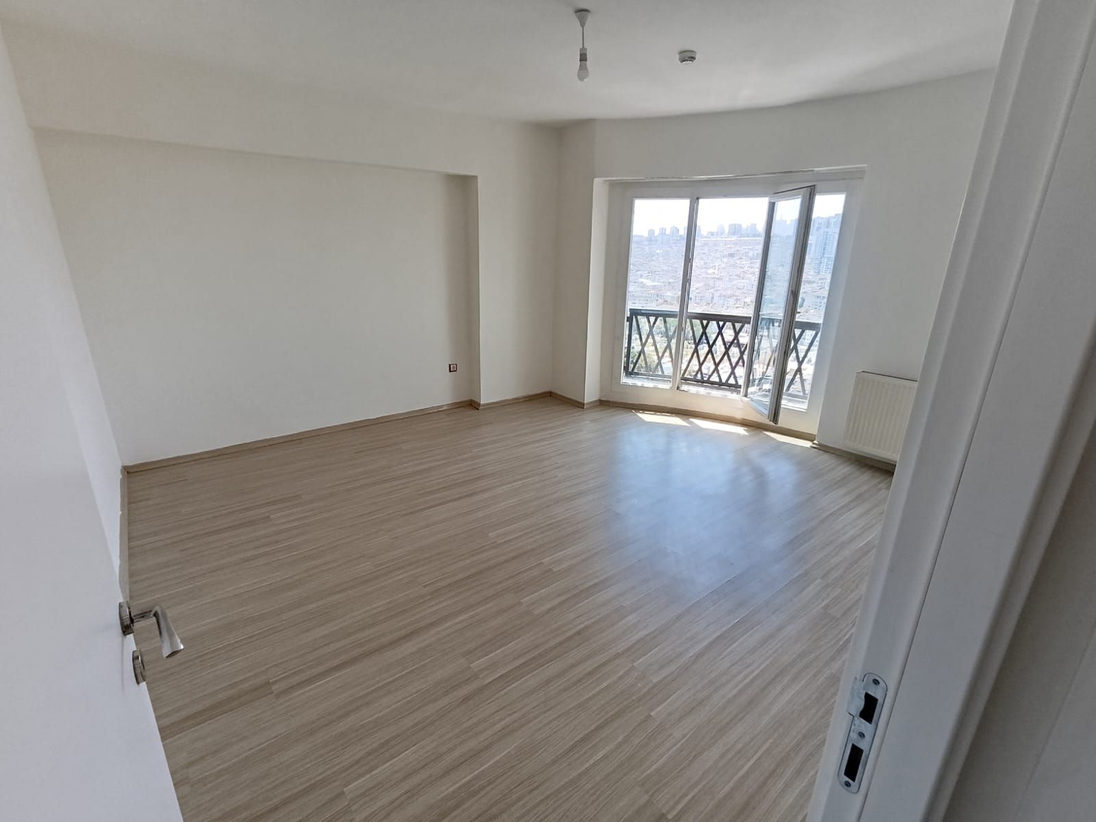 ESENYURT AKTOWERS REZİDANS’TA 2+1 TADİLATLI  SATILIK DAİRE