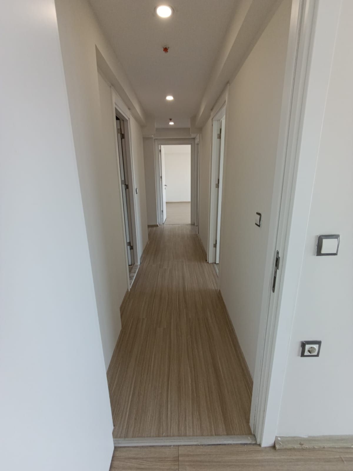 ESENYURT AKTOWERS REZİDANS’TA 2+1 TADİLATLI  SATILIK DAİRE