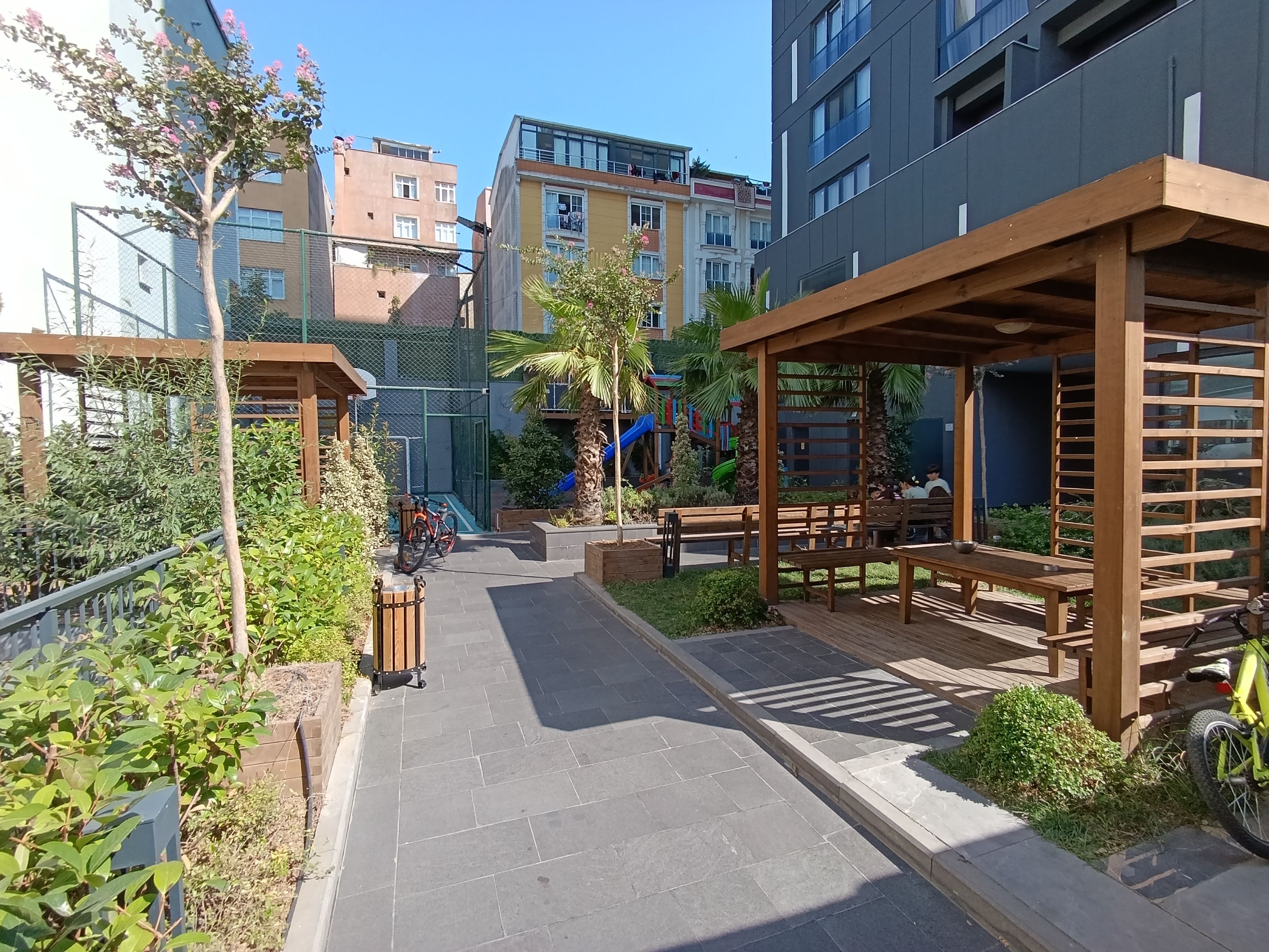 BAĞCILAR GÜNEŞLİ’DE RETRO PALM SİTESİNDE SATILIK 3+1 SIFIR DAİRE