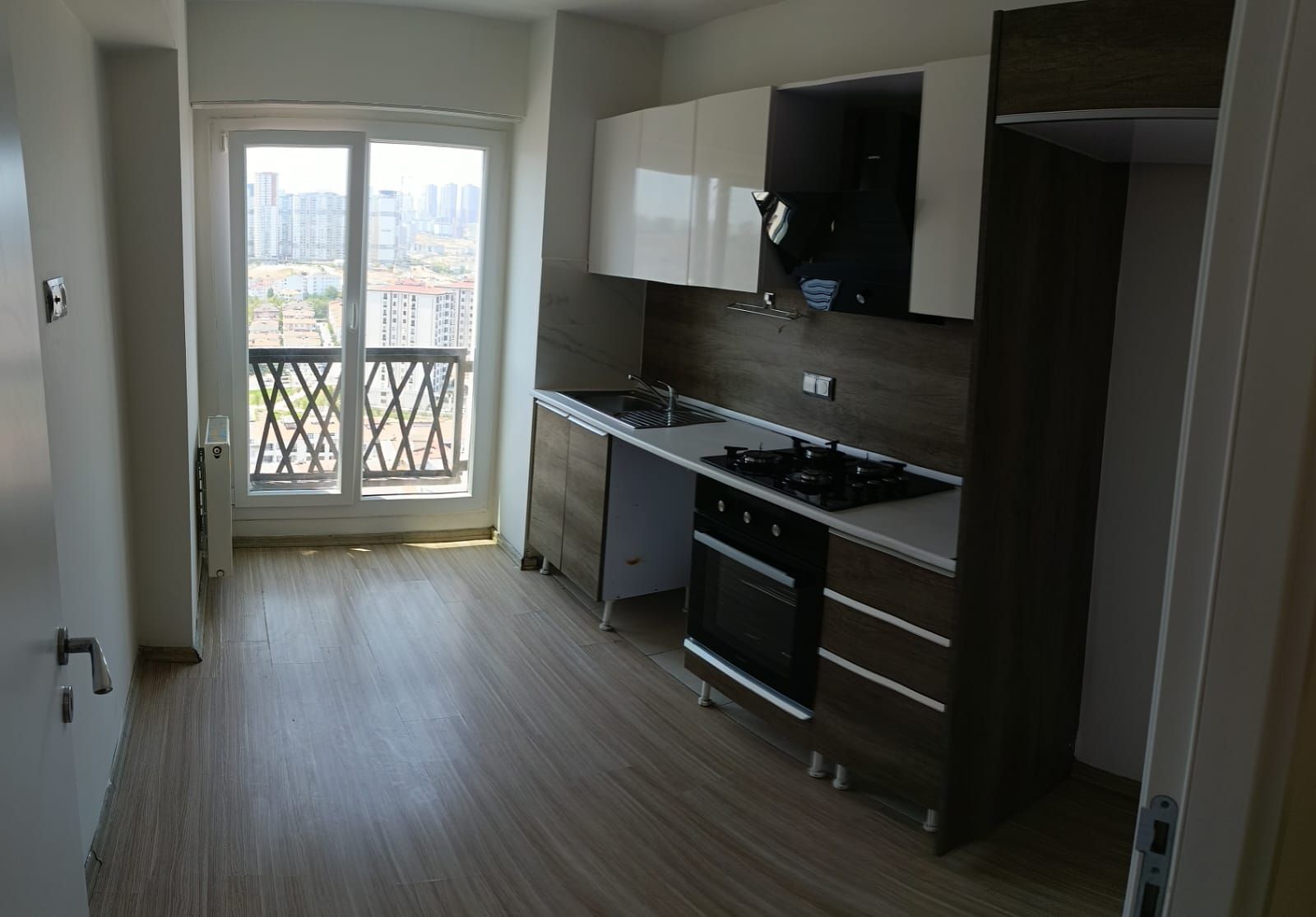 ESENYURT AKTOWERS REZİDANS’TA 2+1 TADİLATLI  SATILIK DAİRE