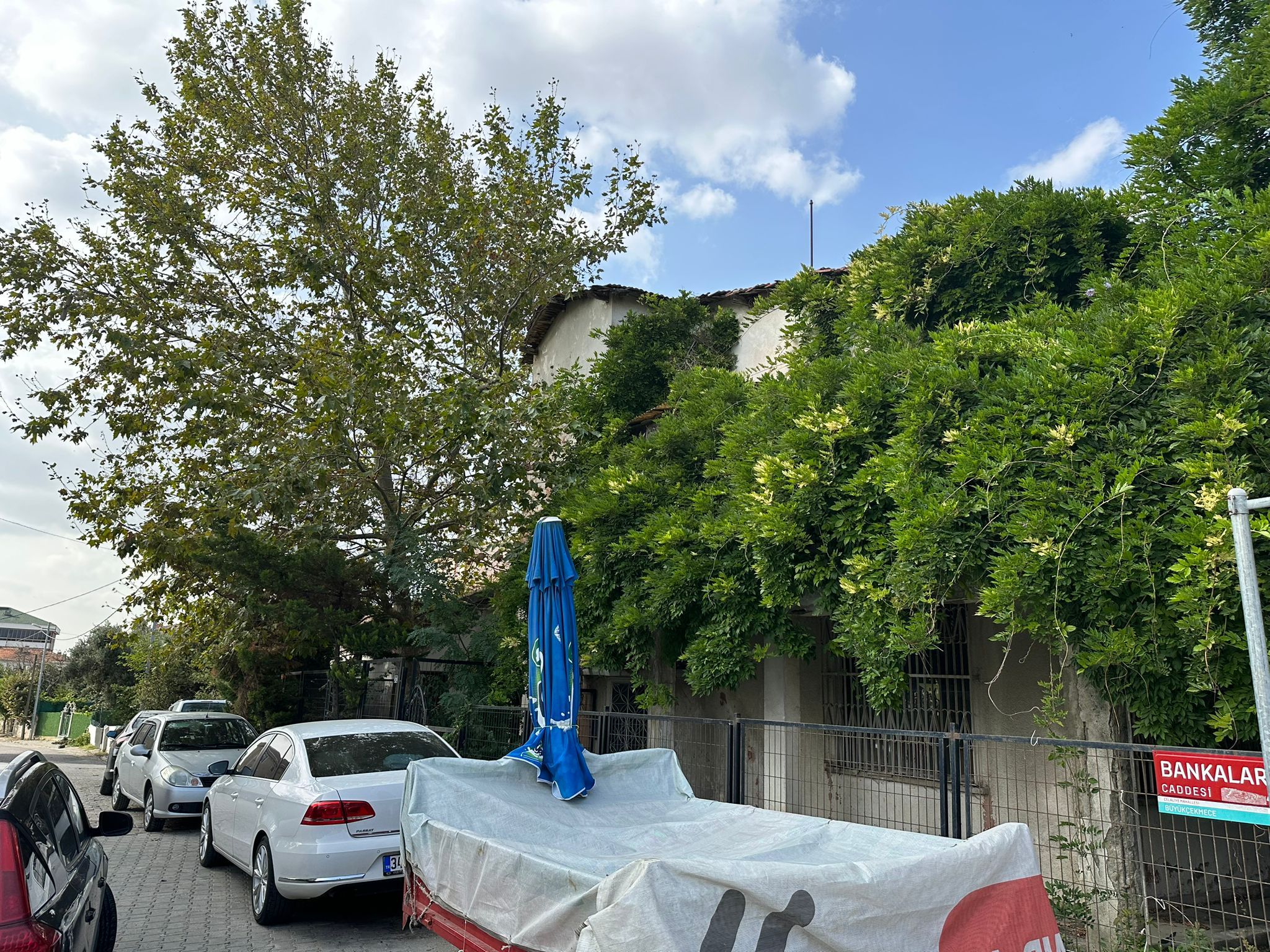 Rensa Gayrimenkul’den Büyükçekmece Celaliye’de 820m2’lik Bahçeli Depolu İş Yeri