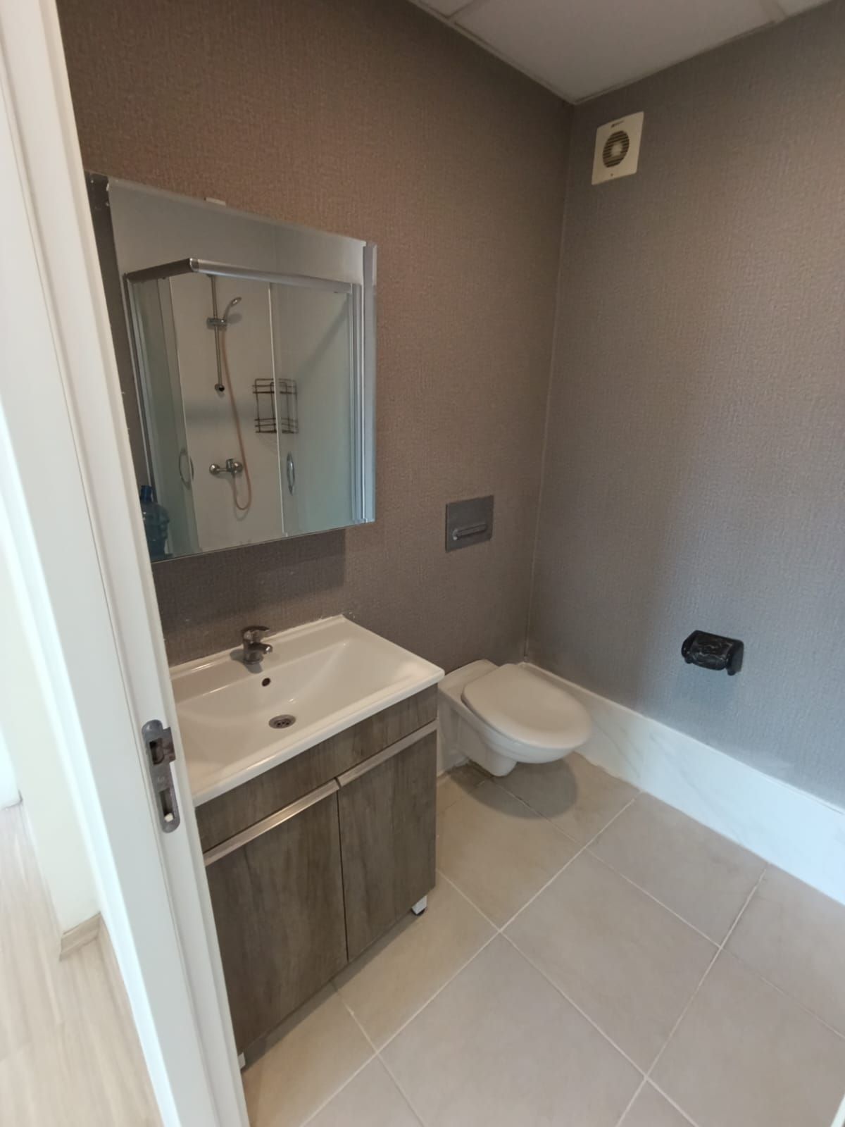 ESENYURT AKTOWERS REZİDANS’TA 2+1 TADİLATLI  SATILIK DAİRE